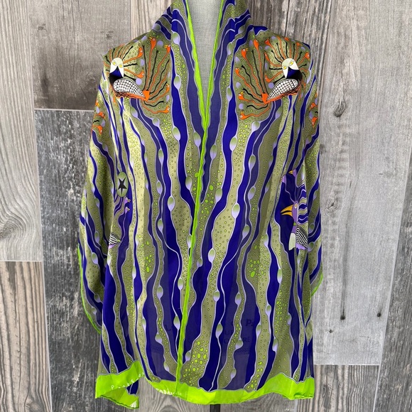 Kenojuak Ashevak ‘The Enchanted Birds’ Silk Scarf - Picture 2 of 15